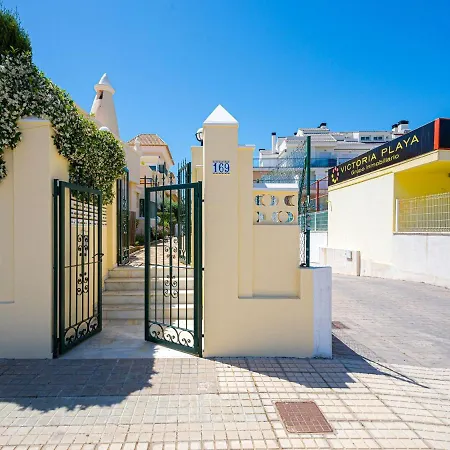 Apartment With Pool In Urb Medina Del Sol